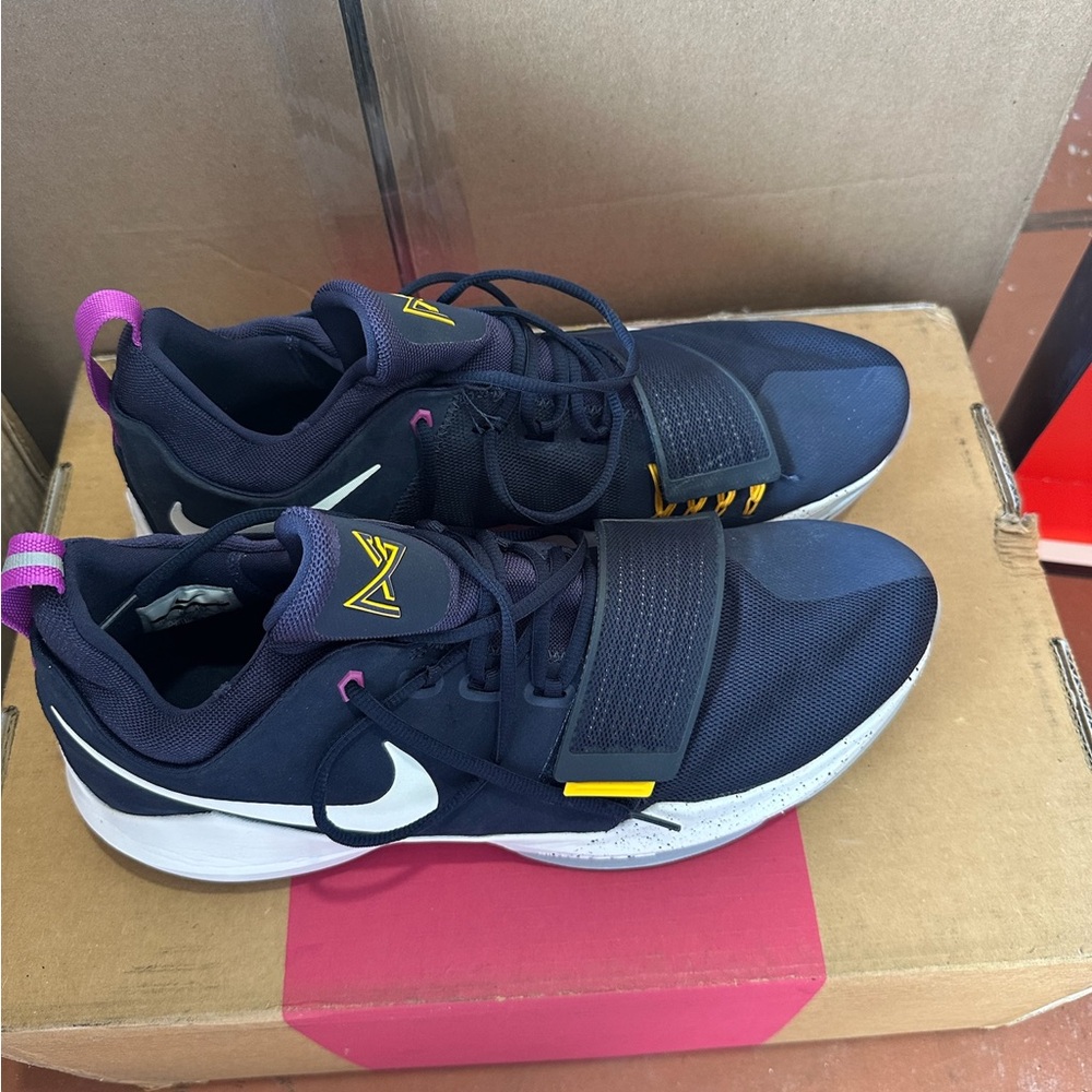 Nike Dark Blue and White Sneakers - Picture 3 of 3